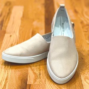 Ecco Gillian Slip On Pointed Toe Sneakers 42 Women’s 11, Light Tan/ Dark Cream